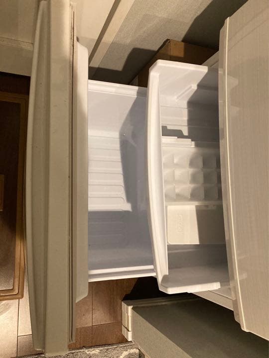 一人暮らし　シャープ SHARP 冷蔵庫137L つけかえドア 2ドア