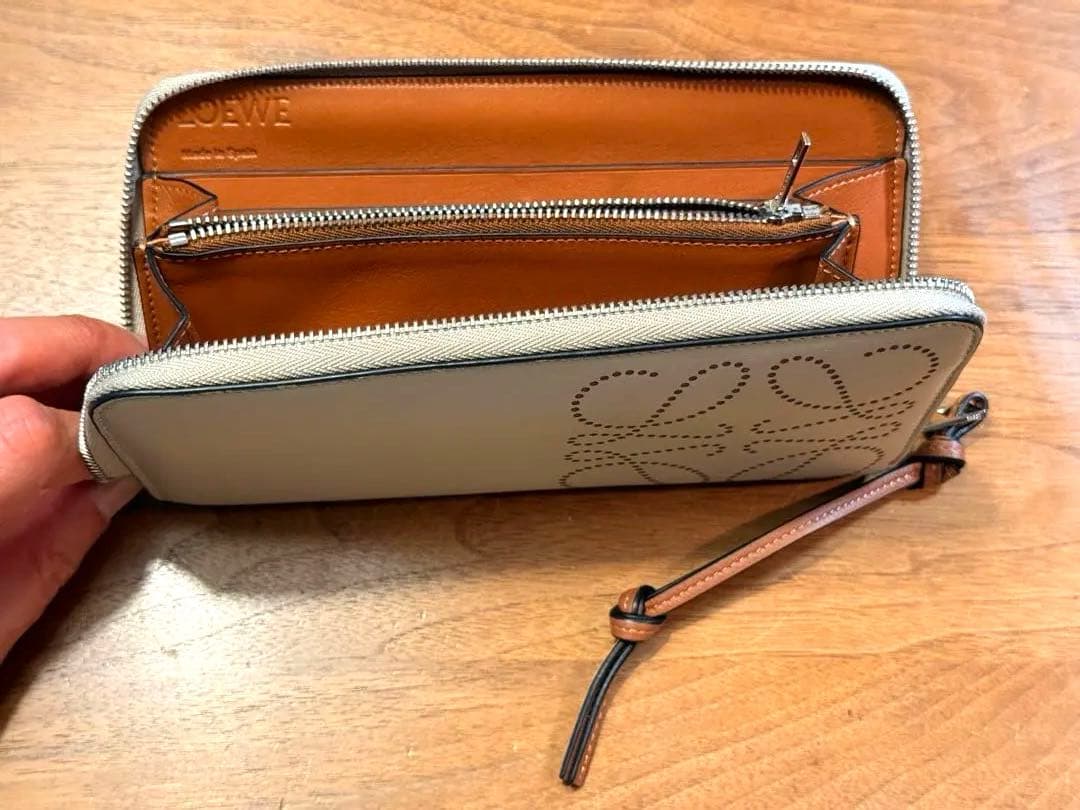 LOEWE ロエベ　長財布　ラウンドファスナー　ウォレット　美品　グレージュ