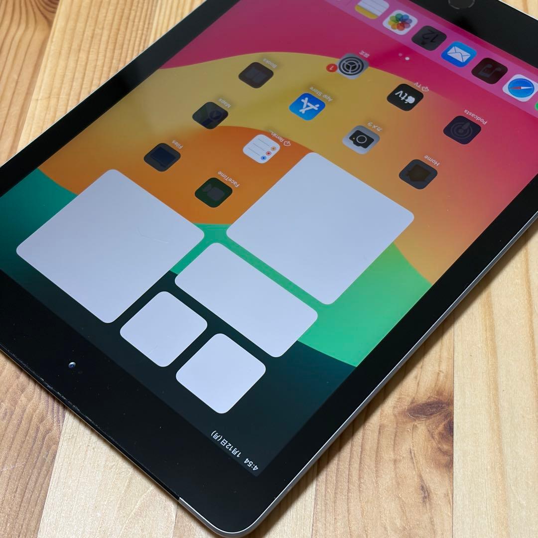 ipad 第6世代 ゴールド32GB セルラーモデル　5730