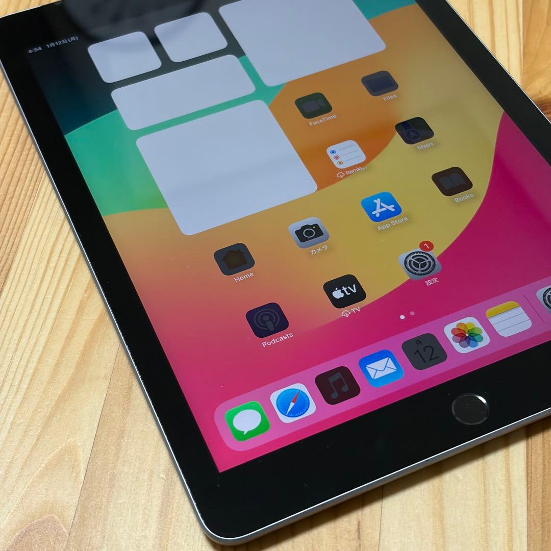 ipad 第6世代 ゴールド32GB セルラーモデル　5730