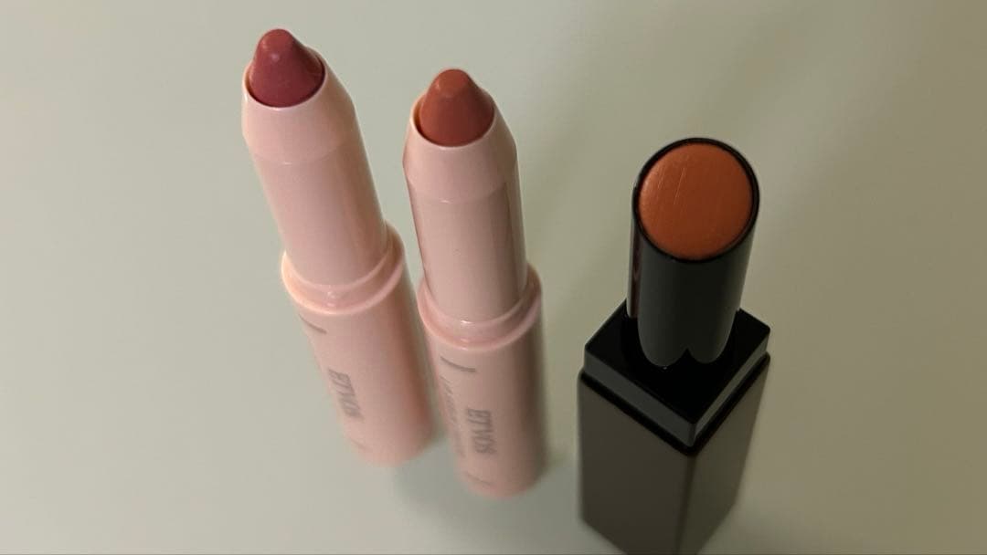 THREEディスコーダントダンスフェイスパウダー エトヴォスリップセラムクレヨン