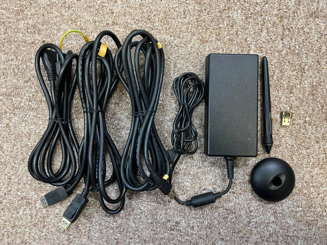 現状品 Wacom Cintiq Pro 24 DTK-2420 液晶タブレット