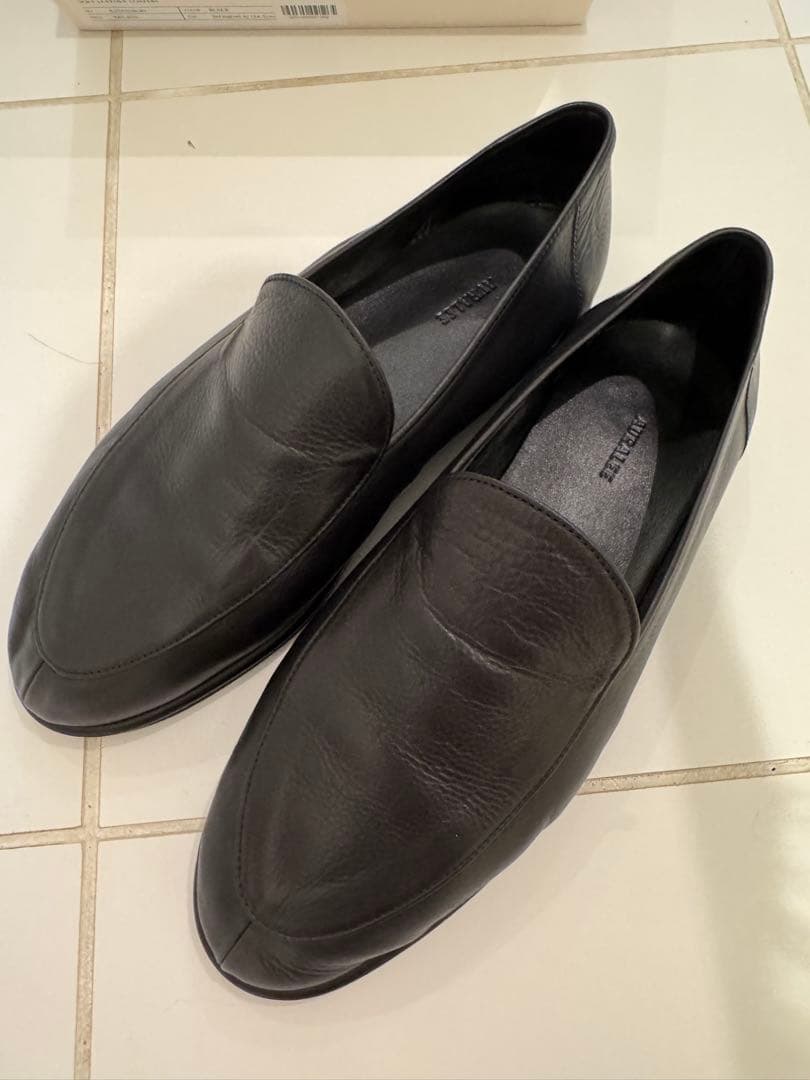 靴 AURALEE SOFT LEATHER LOAFERS
