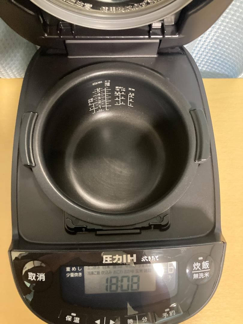 ★美品★23年製 タイガーJPV-C100 真空圧力IH炊飯ジャー5.5合炊き