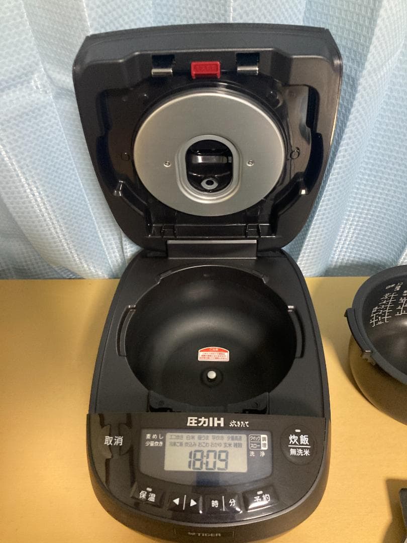 ★美品★23年製 タイガーJPV-C100 真空圧力IH炊飯ジャー5.5合炊き