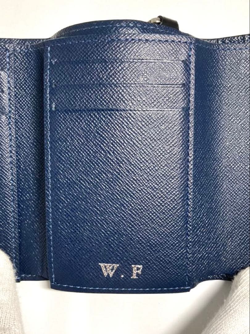 美品　ルイヴィトン　エピ　ノワール　LVサークル　チェーン付き　三つ折り財布