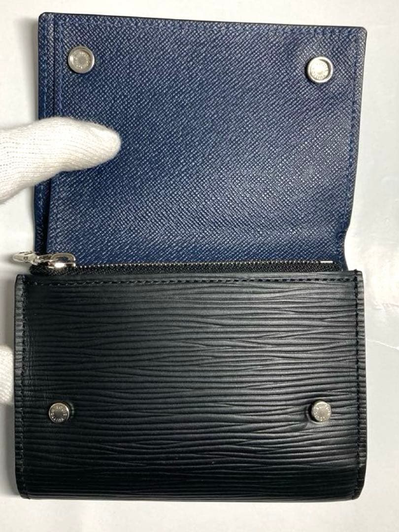 美品　ルイヴィトン　エピ　ノワール　LVサークル　チェーン付き　三つ折り財布