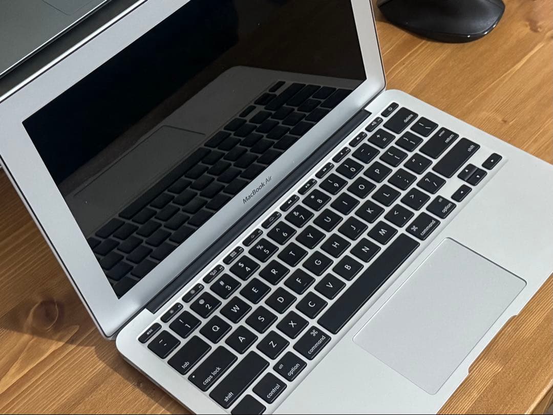 MacBookAir 11.6インチ【充電器付属】