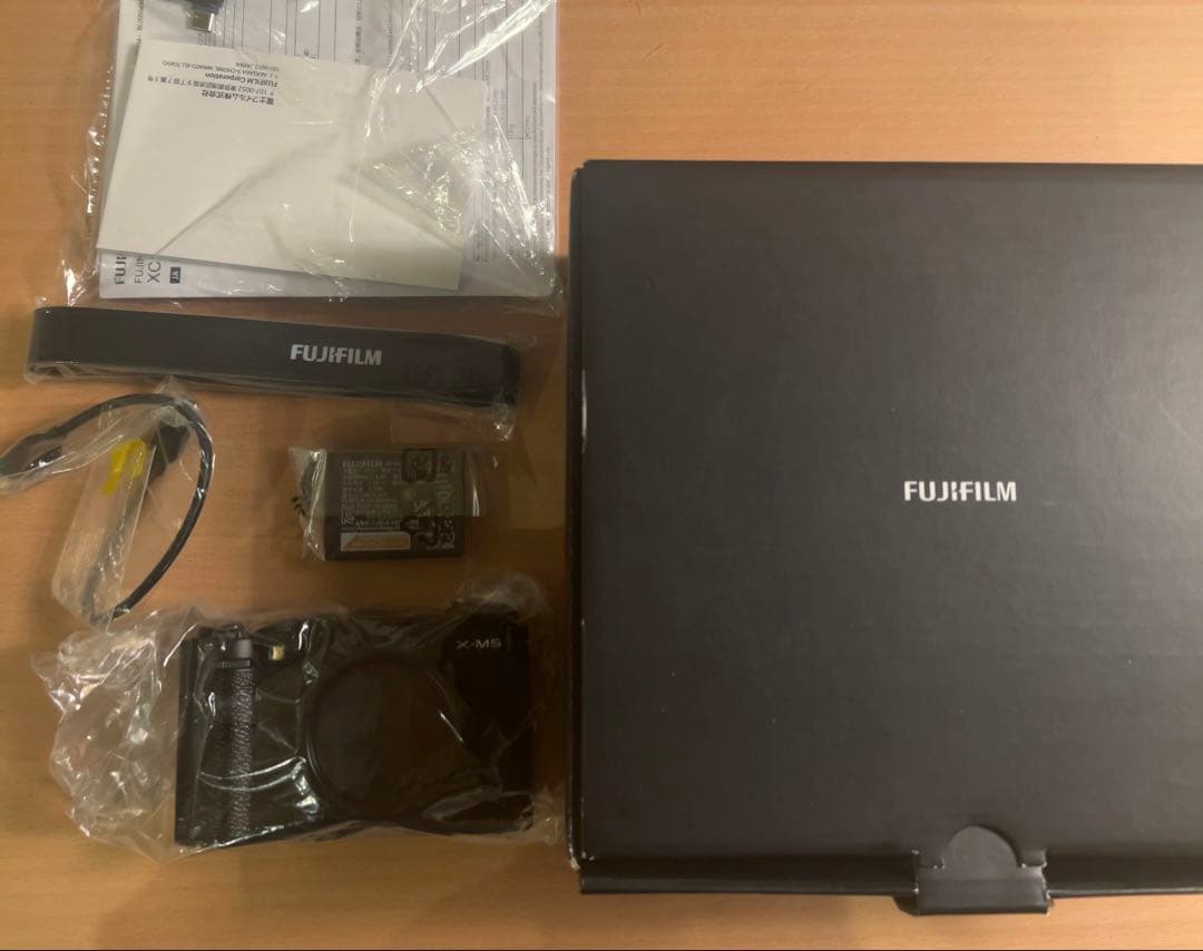 新品　FUJIFILM X-M5 ミラーレスカメラ ボディ 富士フイルム