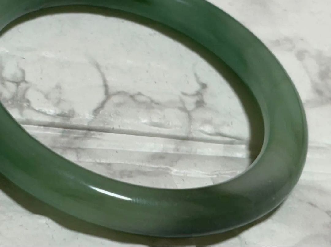 翡翠バングル？