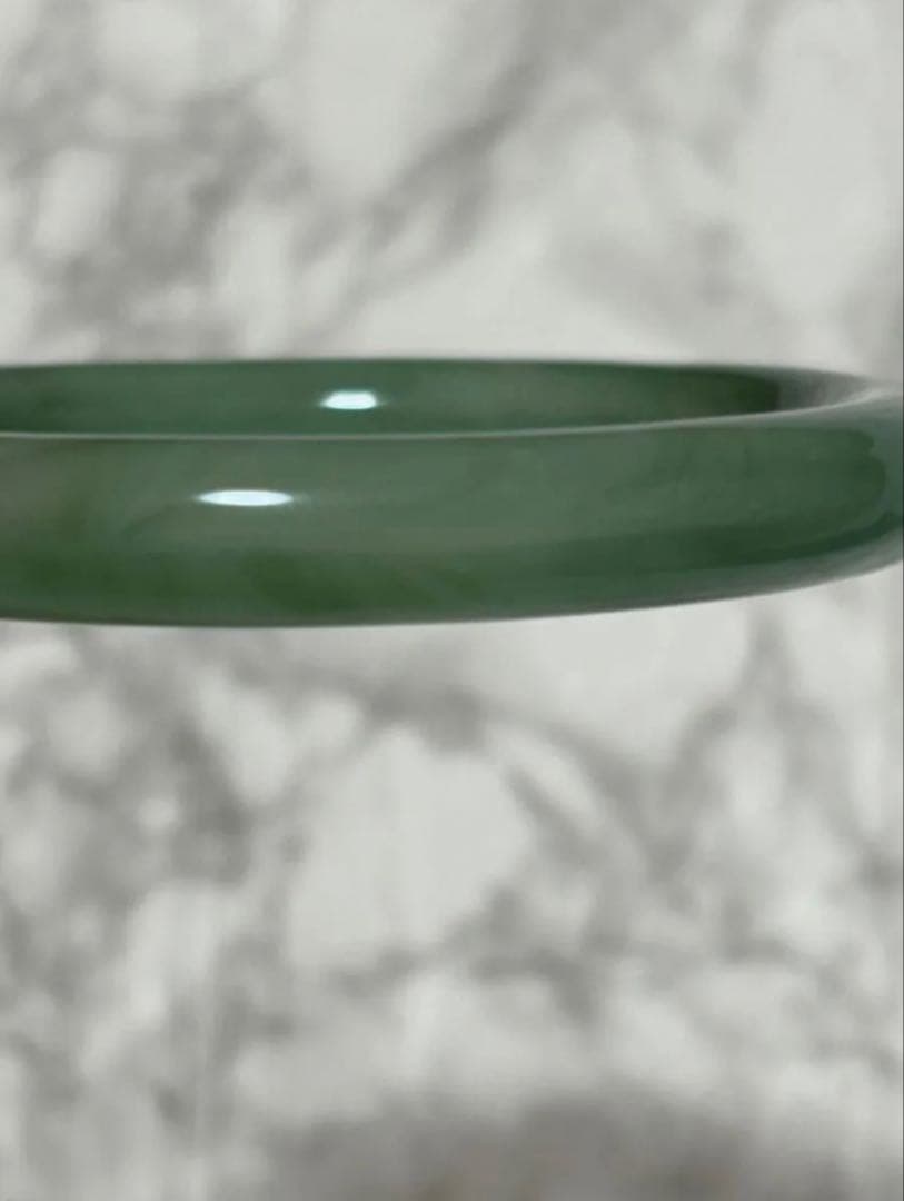 翡翠バングル？