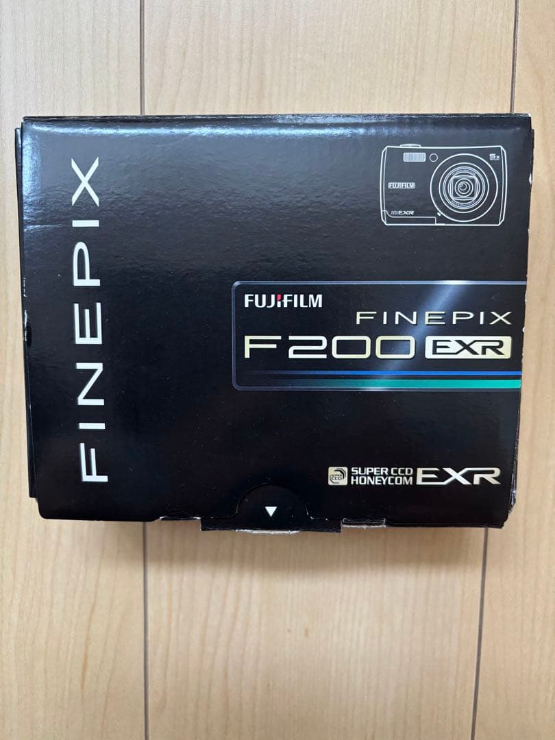 FUJIFILM F200 EXR finepix デジカメ