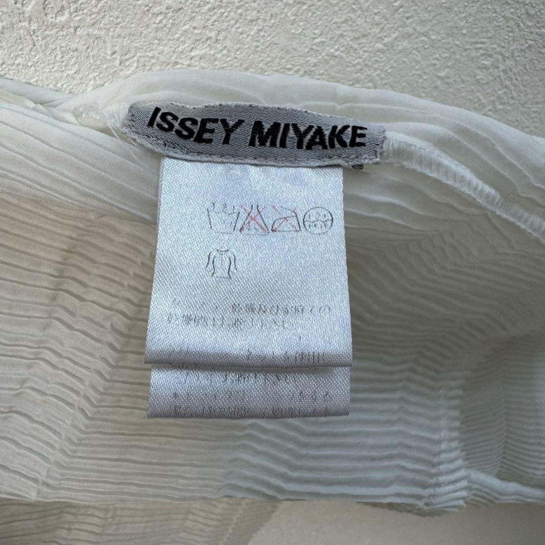 専用　ISSEY MIYAKE プリーツ　ホワイト　変形　長袖　　カーディガン