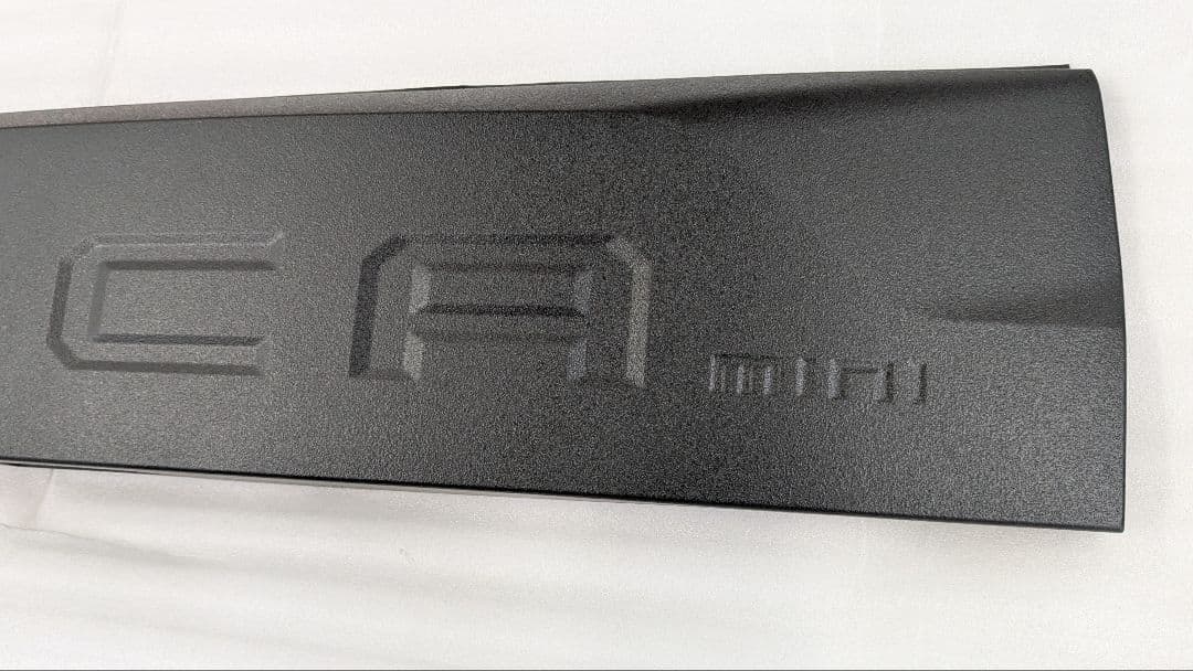 新型デリカミニ　テールゲートガーニッシュ　チッピングブラック塗装品