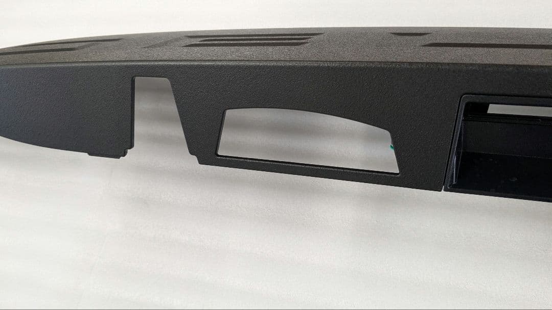 新型デリカミニ　テールゲートガーニッシュ　チッピングブラック塗装品