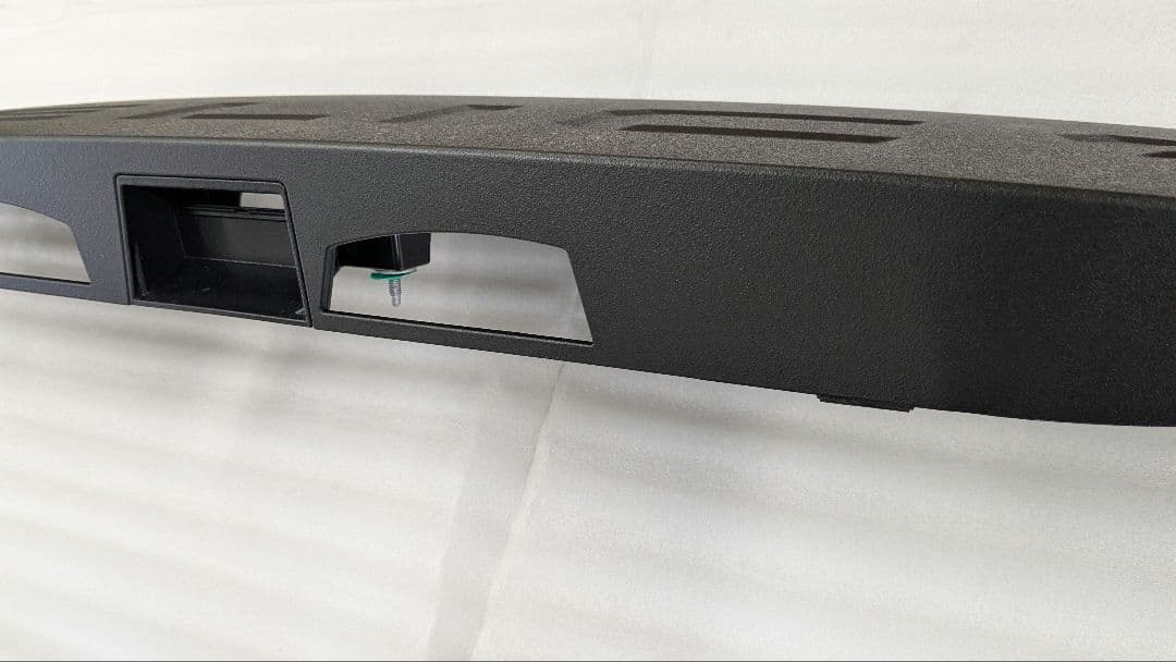 新型デリカミニ　テールゲートガーニッシュ　チッピングブラック塗装品