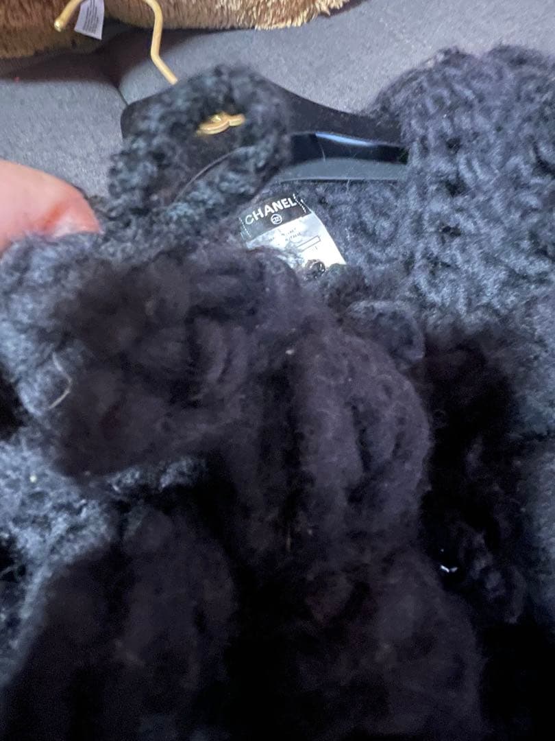 シャネルCHANEL08A宝石ボタン美品カメリアニットコート