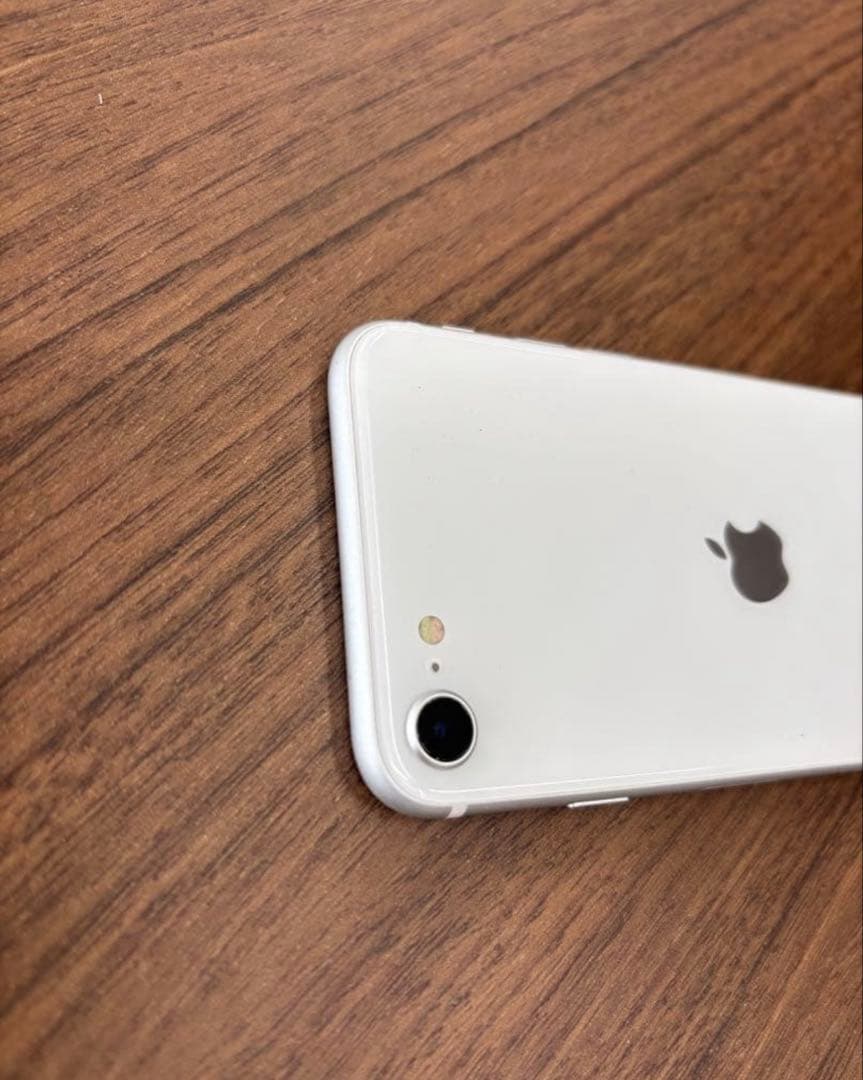 【美品】Apple iPhone SE (第2世代) ホワイト