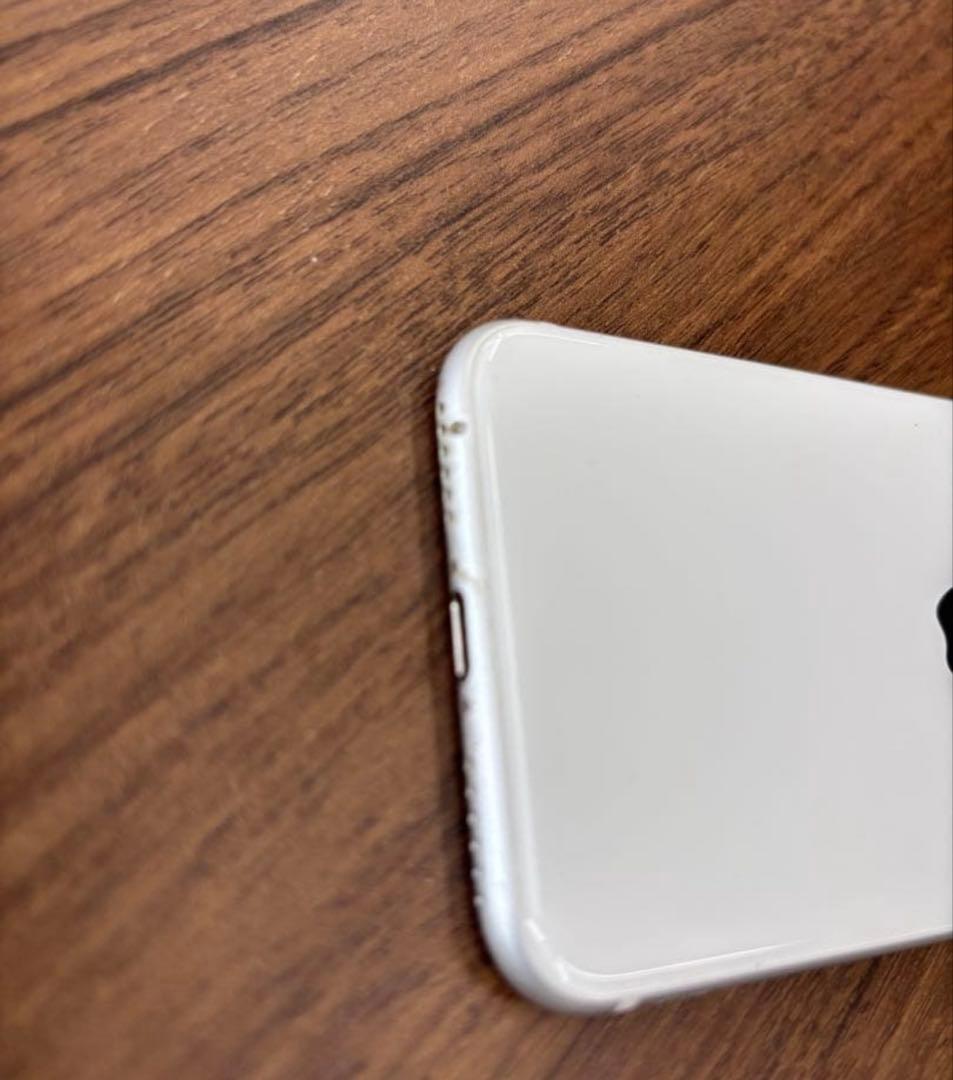 【美品】Apple iPhone SE (第2世代) ホワイト
