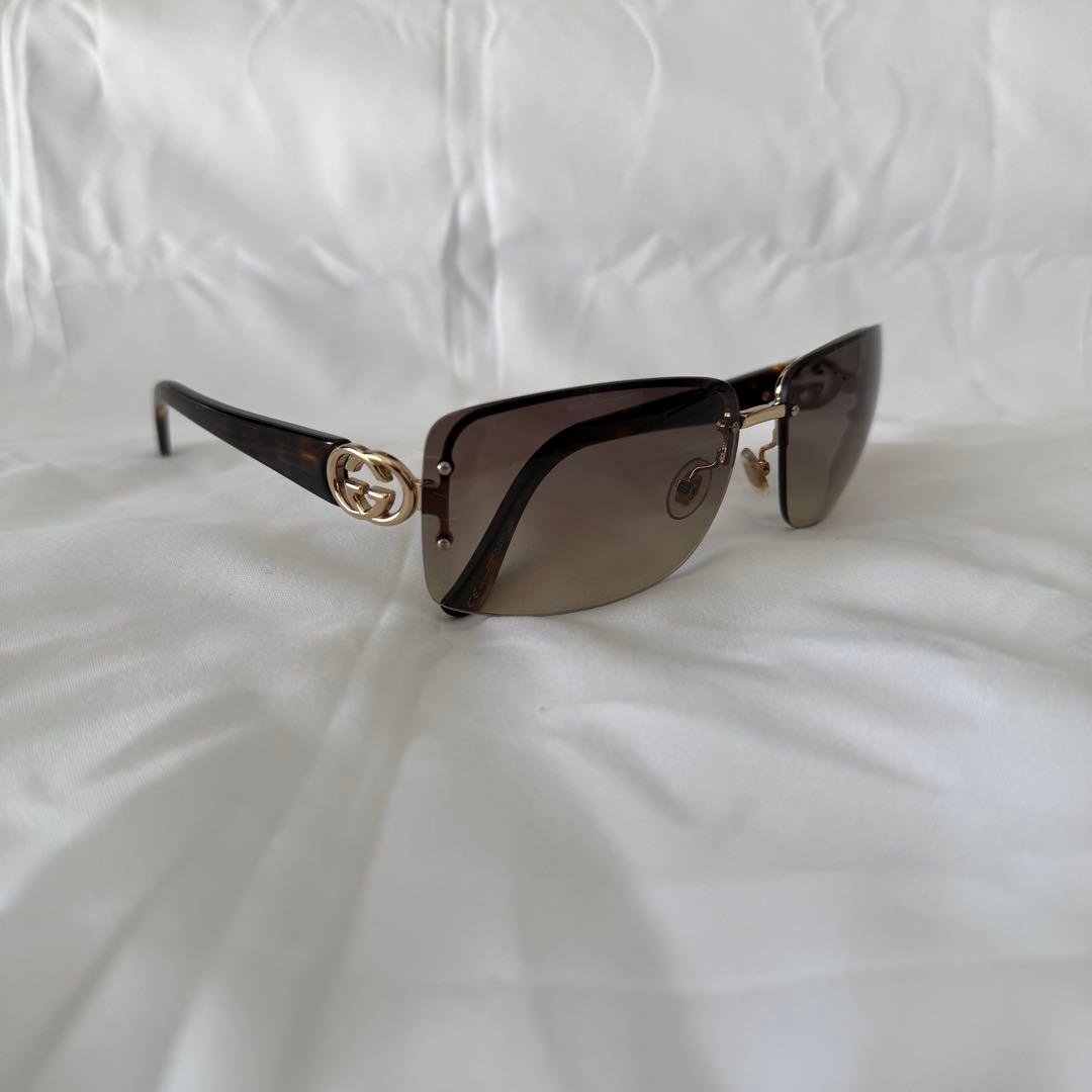 Gucci ブラウンサングラス ゴールドロゴ