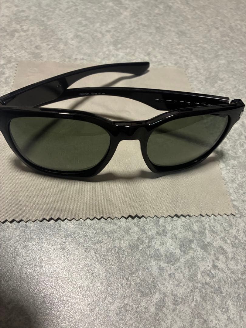 Oakley garage Rockマロン8です。