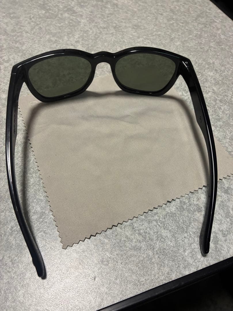 Oakley garage Rockマロン8です。