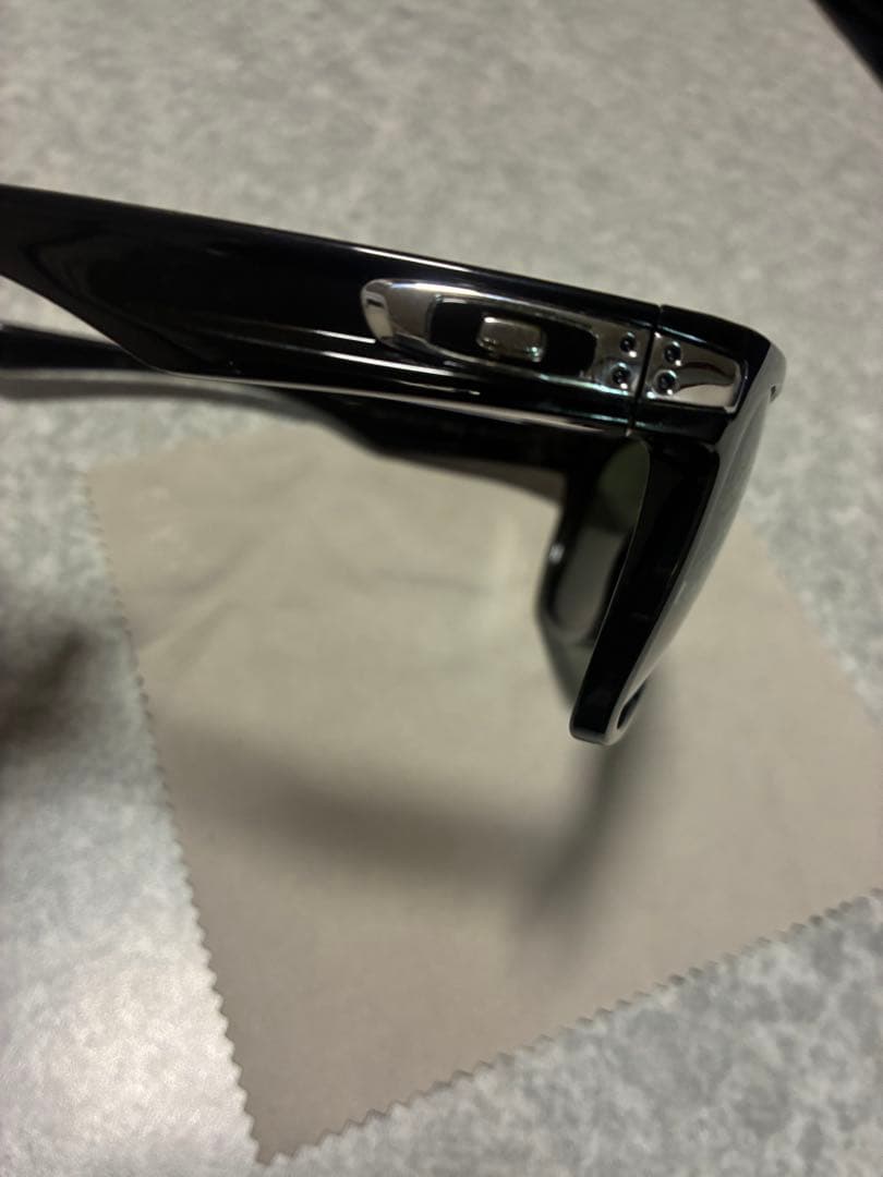 Oakley garage Rockマロン8です。