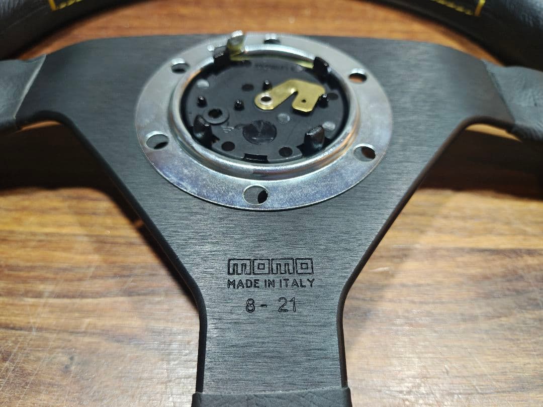 momo ステアリング ベローチェ 35Φ