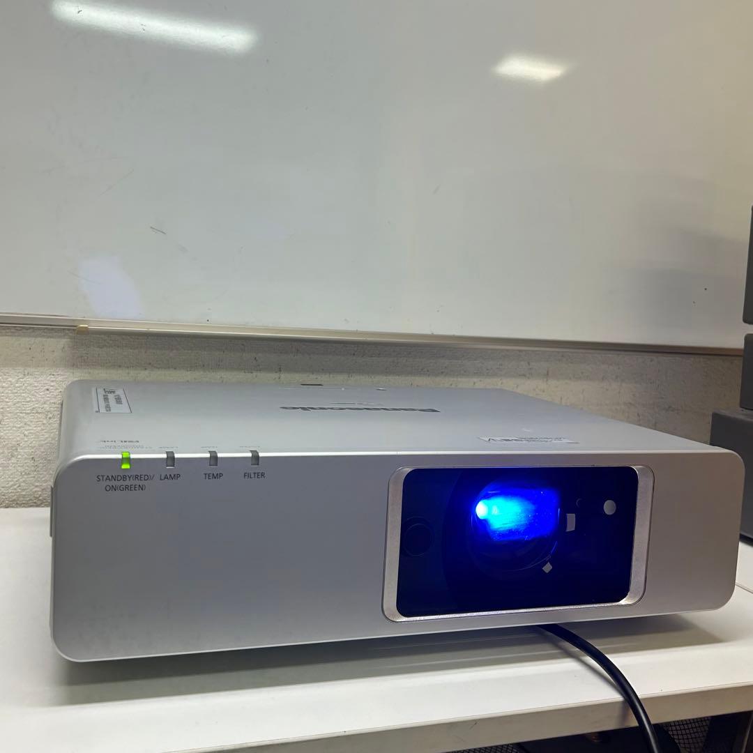 Panasonicパナソニック 液晶プロジェクター PT-FW300