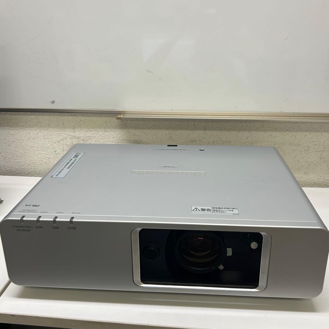 Panasonicパナソニック 液晶プロジェクター PT-FW300