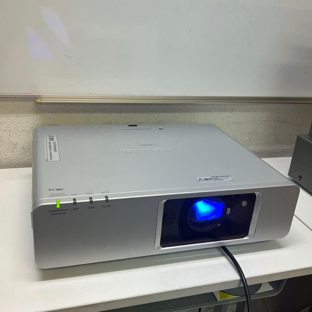 Panasonicパナソニック 液晶プロジェクター PT-FW300