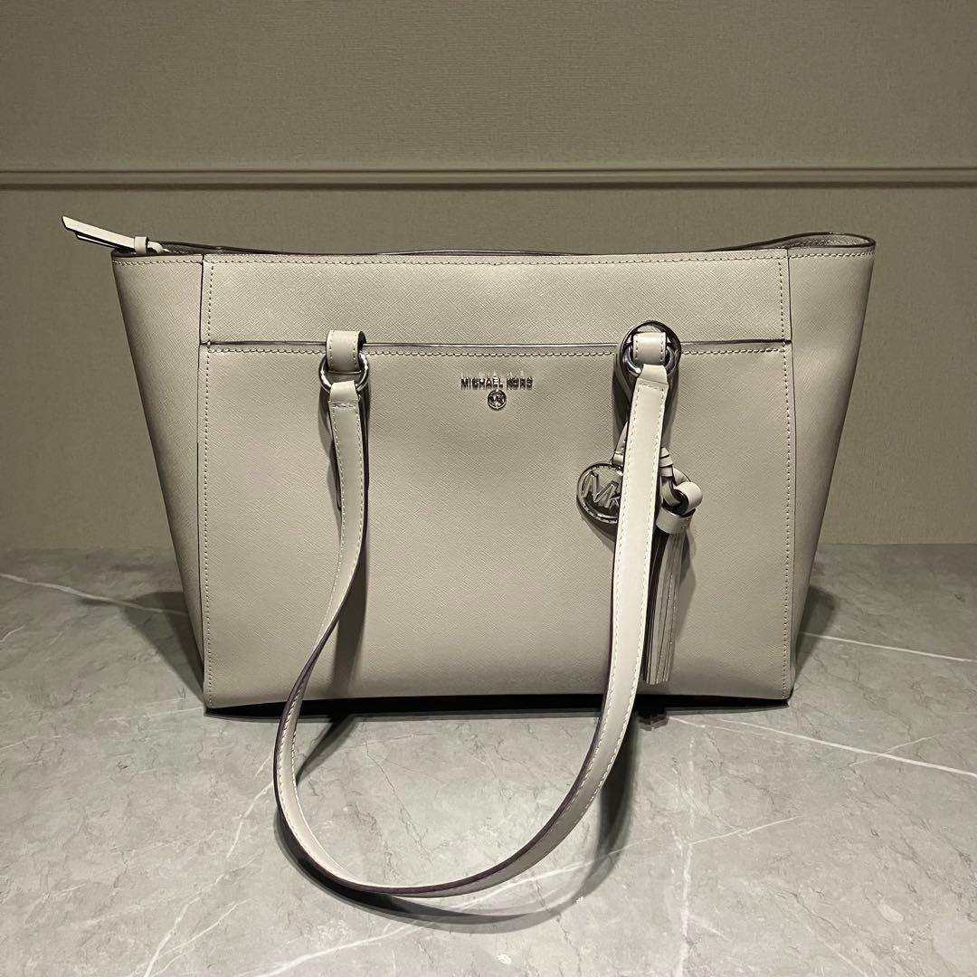 MICHAEL KORS トップジップ マルチファンクショントート パールグレー