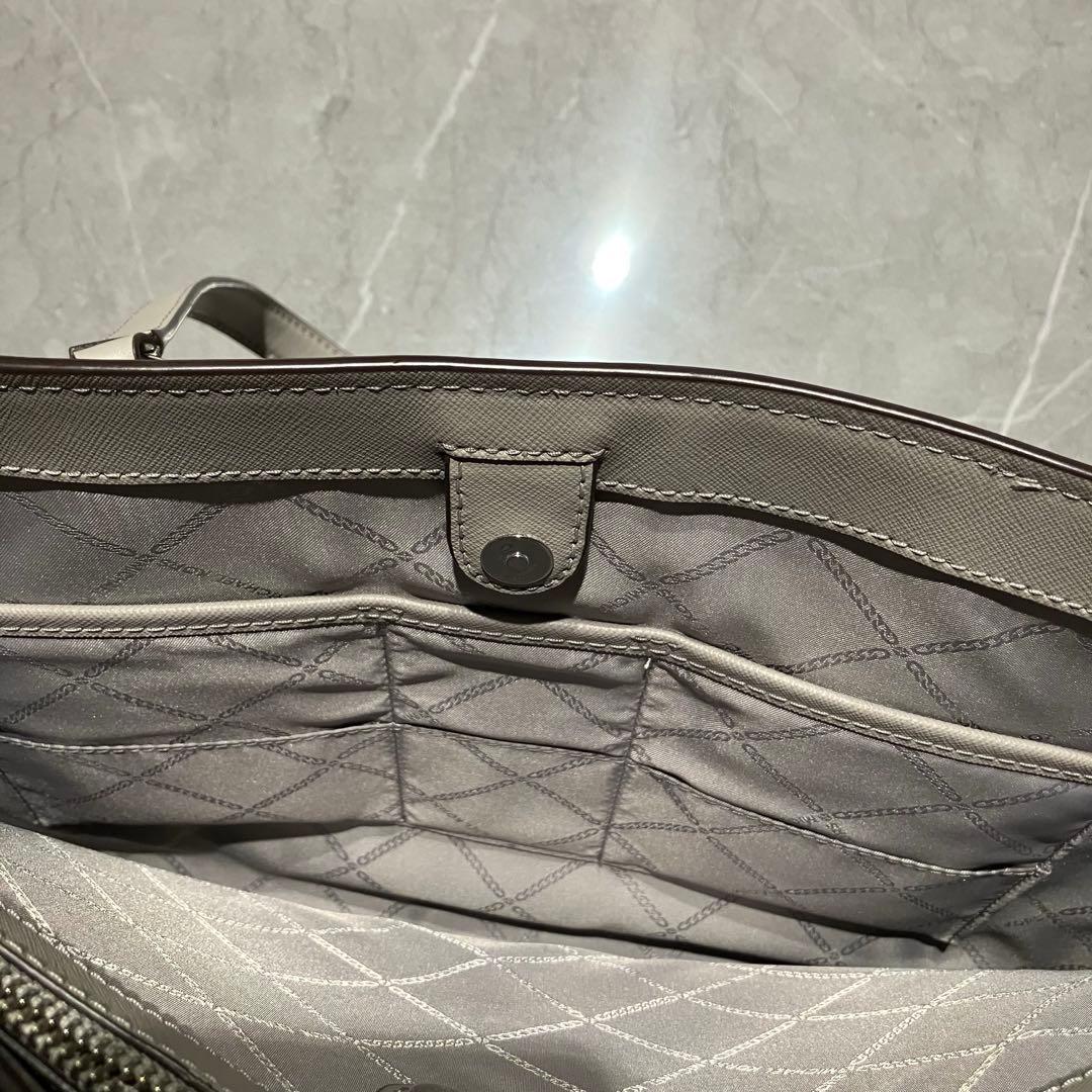 MICHAEL KORS トップジップ マルチファンクショントート パールグレー