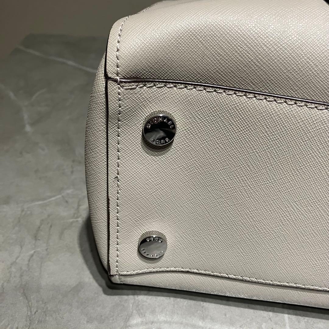 MICHAEL KORS トップジップ マルチファンクショントート パールグレー