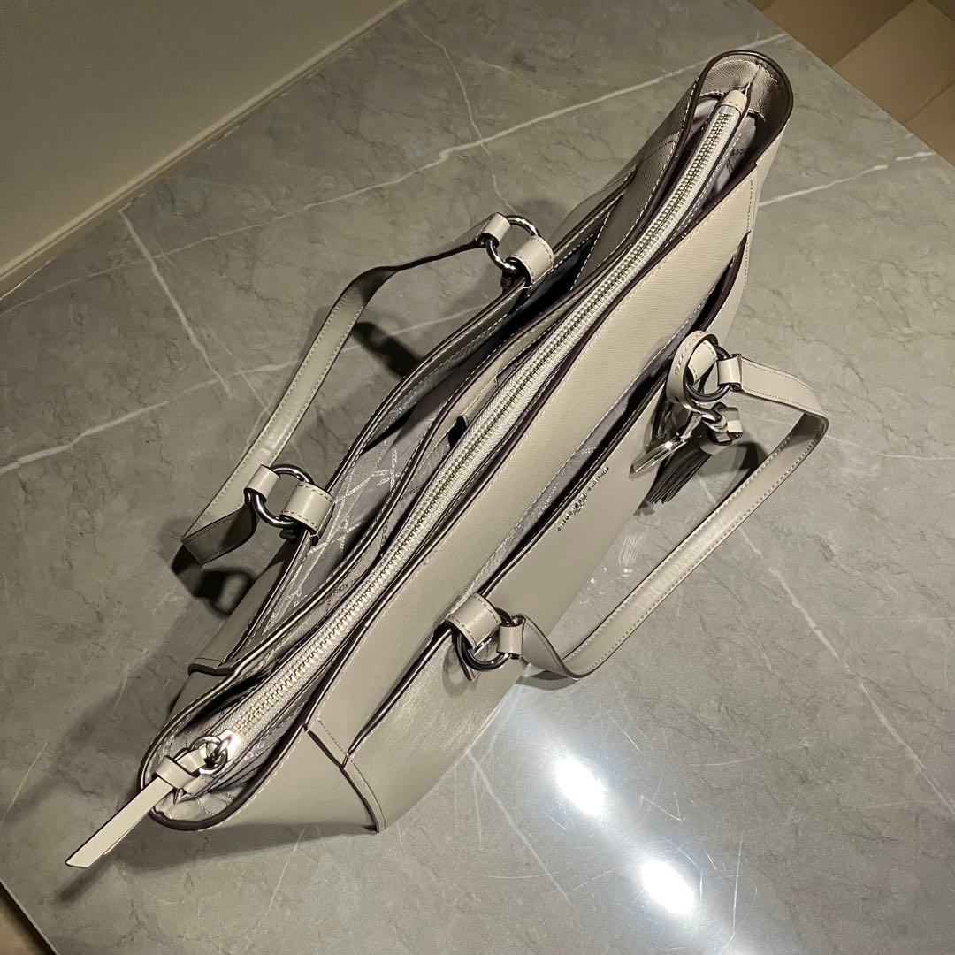 MICHAEL KORS トップジップ マルチファンクショントート パールグレー