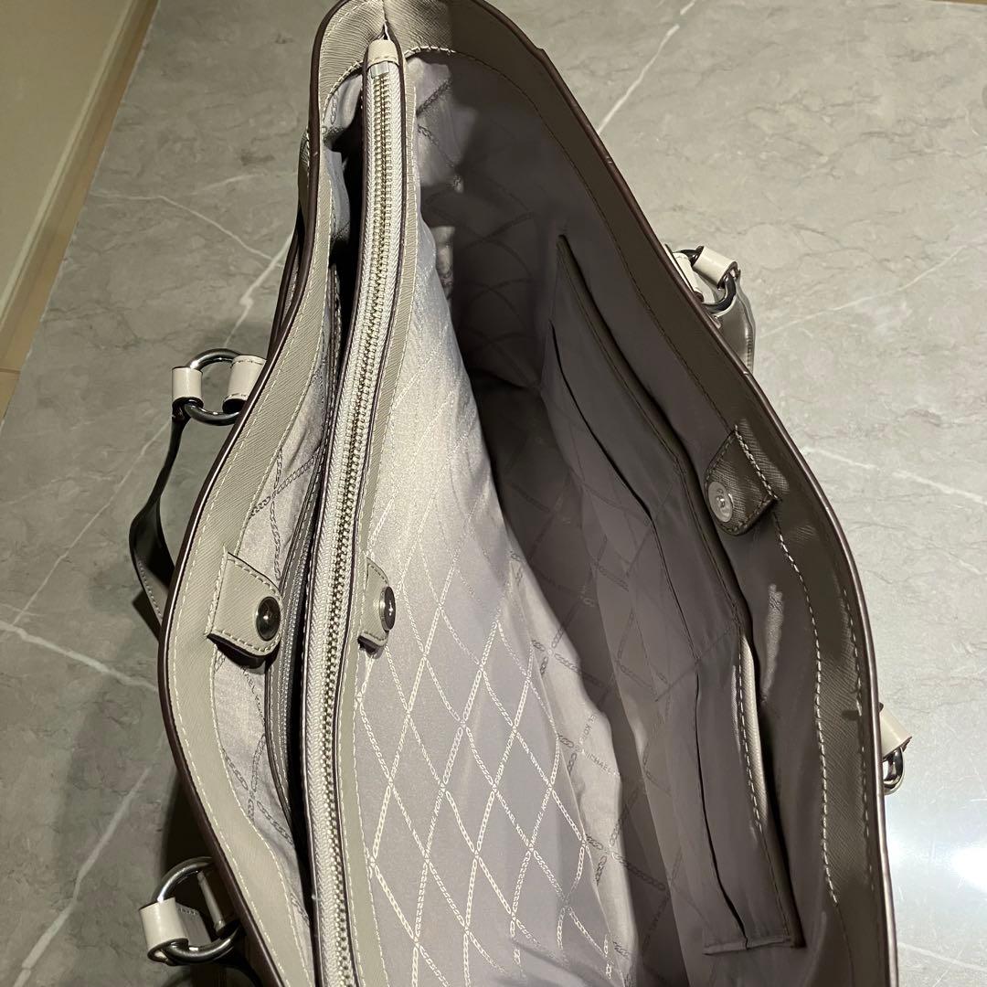 MICHAEL KORS トップジップ マルチファンクショントート パールグレー