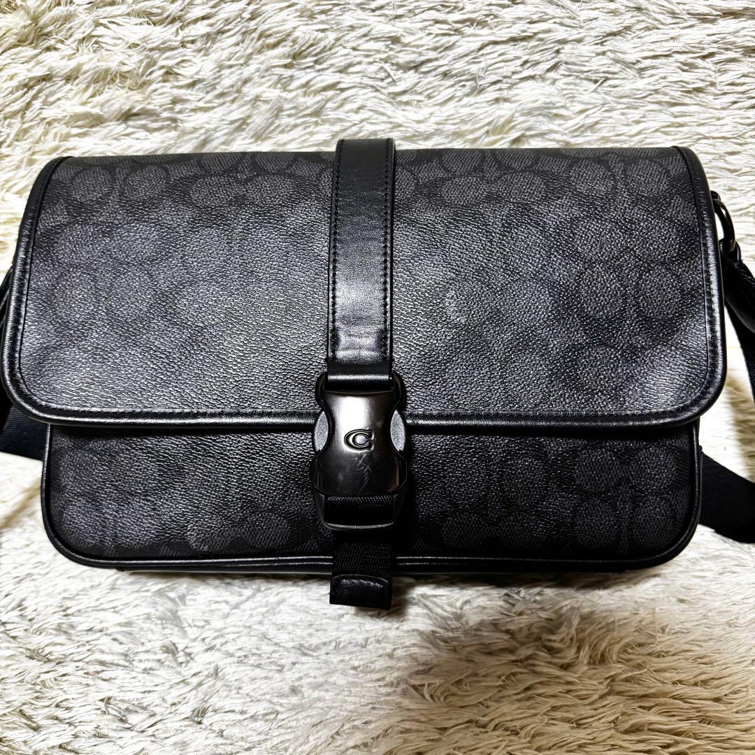 現行　コーチ　リーグ　メッセンジャーバッグ　斜め掛け　シグネチャー　ショルダー