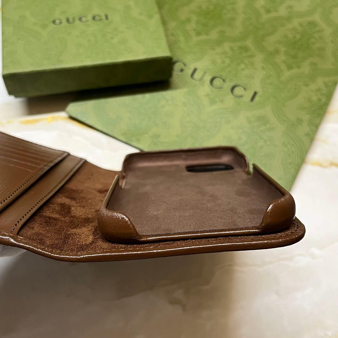 【新品未使用】GUCCI スマホケース iPhone15 手帳型　06