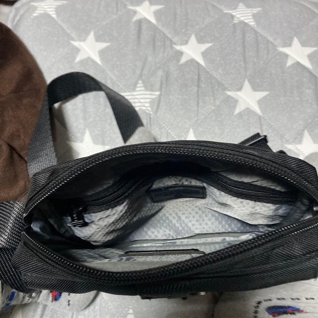 TUMI ブラック ショルダーバッグ 中型