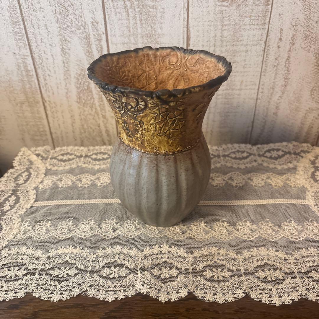 本田あつみ　ドイリー　花瓶