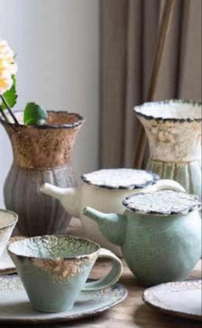 本田あつみ　ドイリー　花瓶