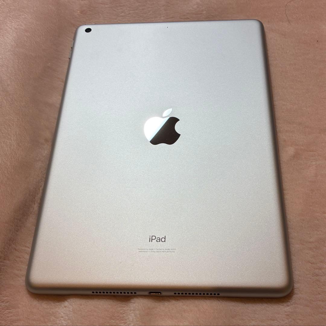 iPad（第８世代）10.2インチ 32GB シルバー Wi-Fiモデル
