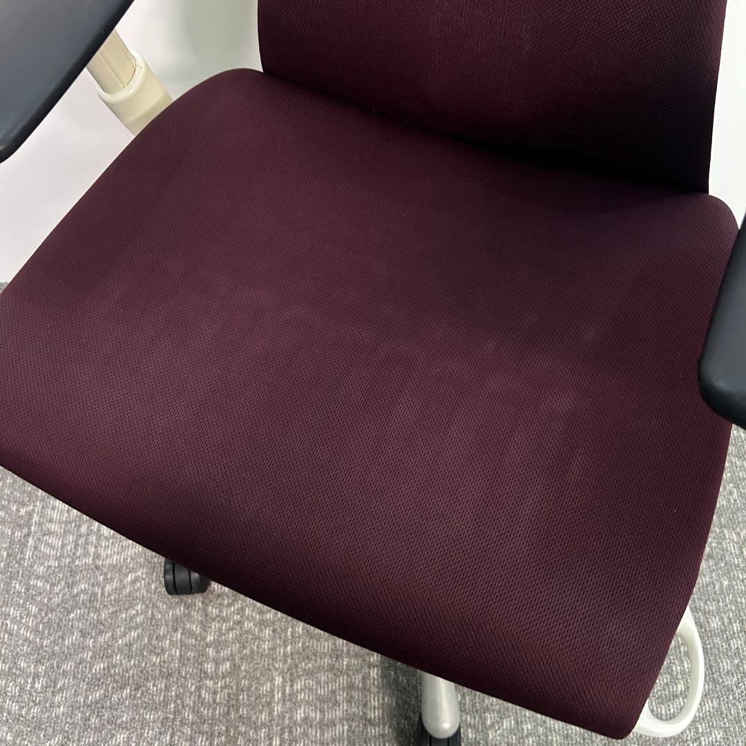 K エンボディチェア ハーマンミラー ホワイト えんじ色系　Embody