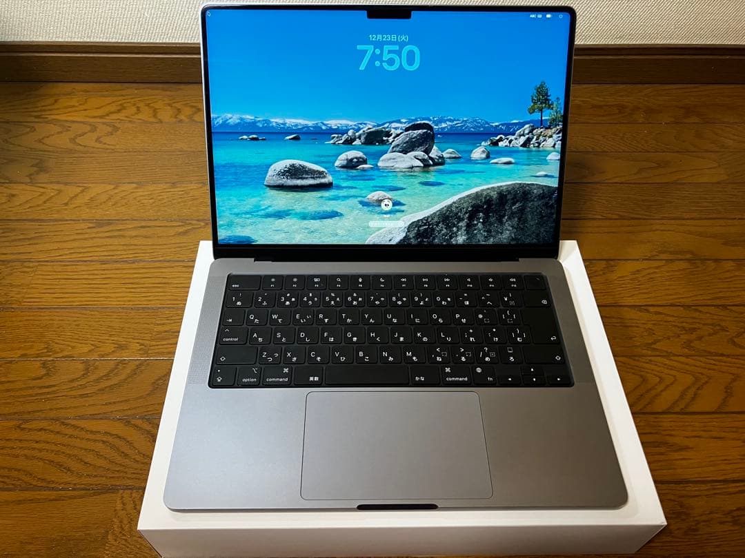 MacBook Pro 14インチ M3 / 512GB