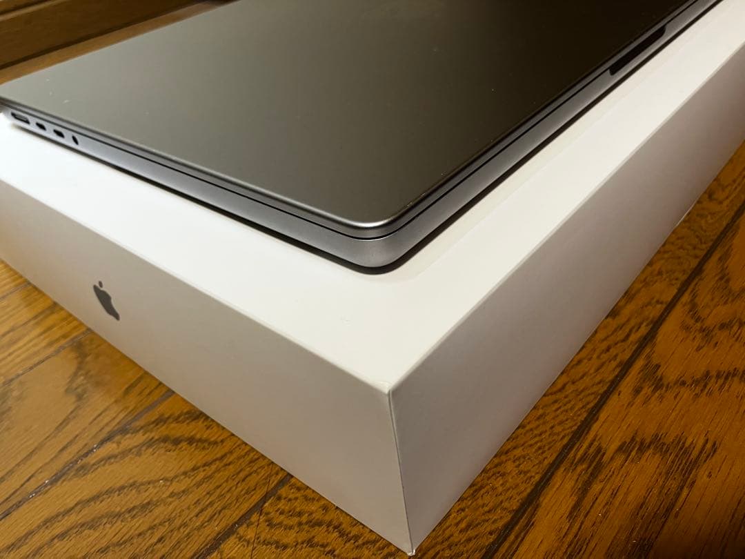 MacBook Pro 14インチ M3 / 512GB