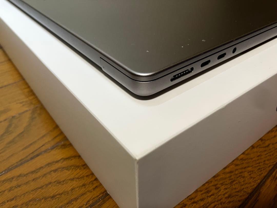 MacBook Pro 14インチ M3 / 512GB