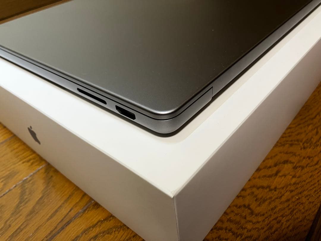 MacBook Pro 14インチ M3 / 512GB