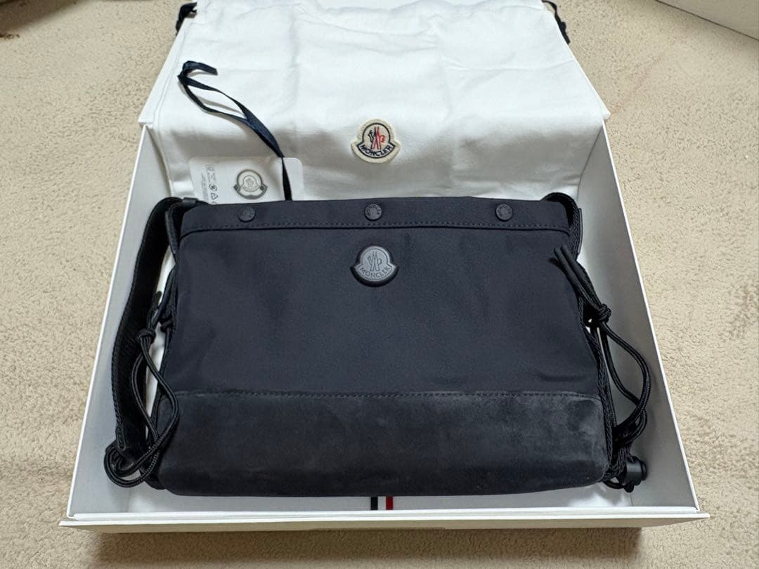 MONCLER ブラック ショルダーバッグ　New Tech クロスボディバッグ