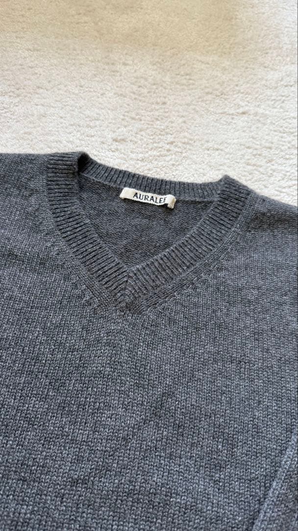 トップス LIGHT CASHMERE KNIT V-NECK P/O