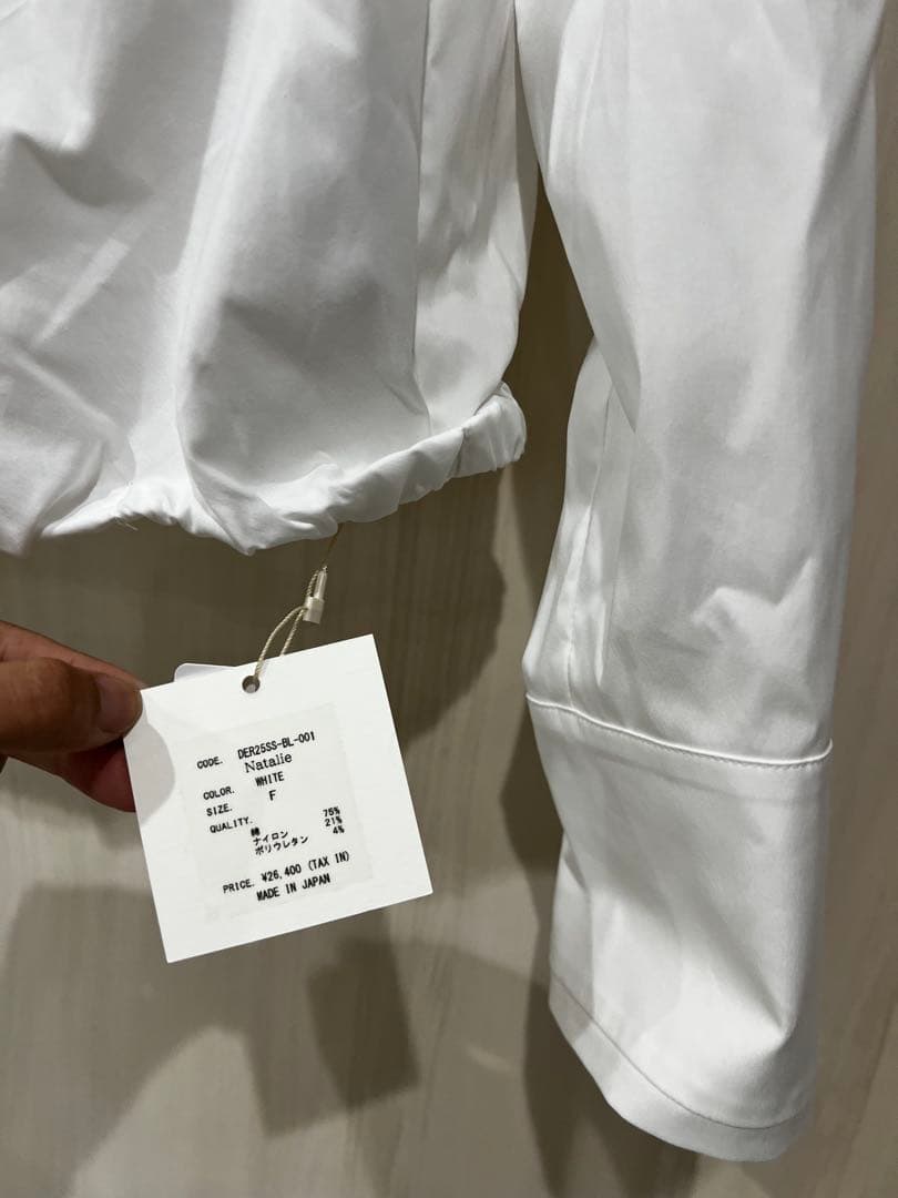 deres bottle neck drape blouse 新品未使用